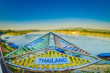 Chiang Mai, Tayland - 01 Şubat 2018: Metalik üç ülke - Tayland, Myanmar ve Laos Kenarlıklar Mekong Nehri üzerinde yer yapısını açık bakış. Ünlü altın üçgen