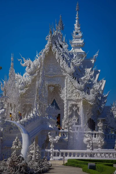 CHIANG RAI, THAILAND - FEBRUARY 01, 2018: Beautiful view of white temple that bright at outdoors, located in Chiang Rai northern Thailand. Wat Rong Khun White Temple — Stock Photo, Image
