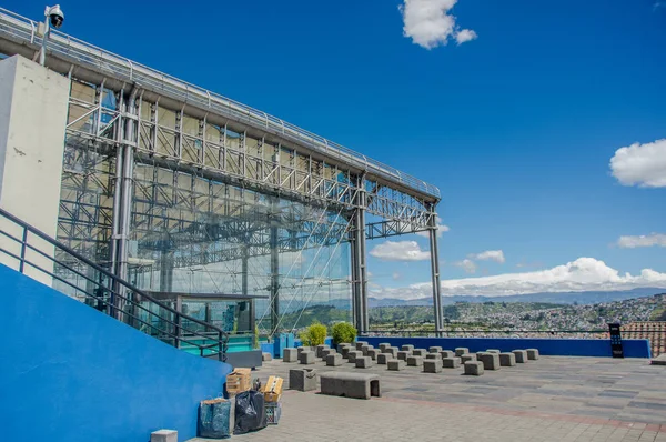 Quito, Ekvator, 02 Şubat 2018: Yaku Müzesi Quito şehir su ve değişik kullanımları önemi hakkında açıklayan bir gösteri ile bulunan su metalliz yapısının açık görünüm