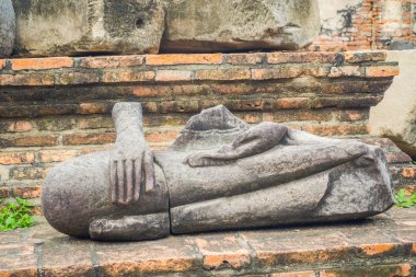 Ayutthaya Historical Park açık görünümünü Ayutthaya, Phra Nakhon Si Ayutthaya Eyaleti, Tayland eski şehir kalıntıları kapsar
