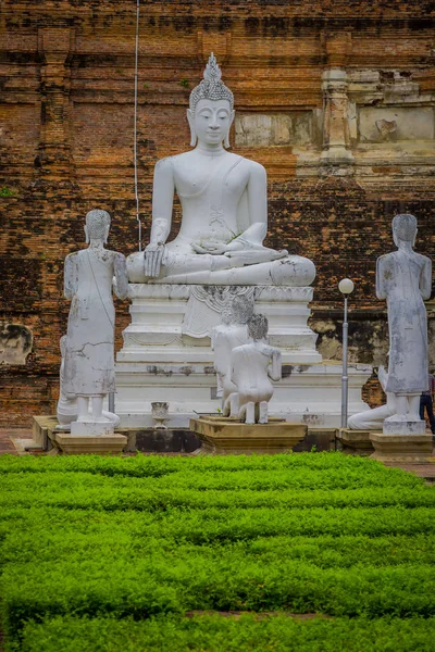 Außenansicht von Sukhothai historischen Park der Altstadt von Thailand alten Buddha-Statue am wat mahathat in Sukhothai historischen Park, Thailand — Stockfoto