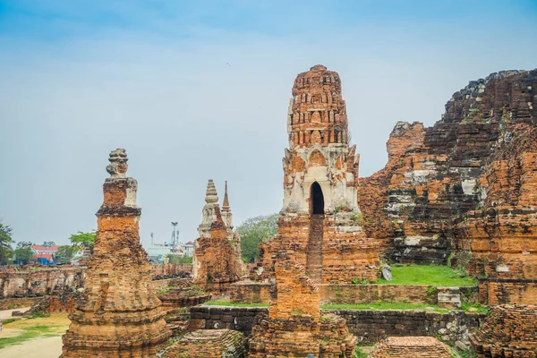 Όμορφη υπαίθρια άποψη του Wat Pra Si Sanphet μέρος του πάρκου historikal Ayutthaya. Ήταν το ιερότερο ναό της πόλης μέχρι καταστράφηκε από τα στρατεύματα της Βιρμανίας στο έτος 1767 — Φωτογραφία Αρχείου