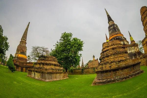 Εξωτερική άποψη των τρούλων στο Wat Pra Si Sanphet είναι μέρος του πάρκου historikal Ayutthaya. Ήταν το ιερότερο ναό της πόλης μέχρι καταστράφηκε από τα στρατεύματα της Βιρμανίας στο έτος 1767 — Φωτογραφία Αρχείου