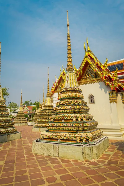 Wat Pho ou Wat Phra Chetuphon, Wat signifie temple en thaï. Le temple est l'un des sites touristiques les plus célèbres de Bangkoks en Thaïlande — Photo