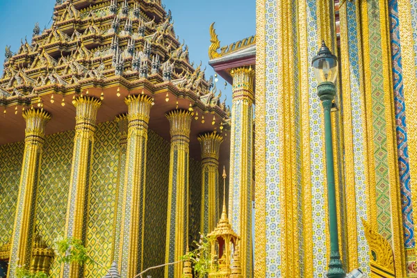Vierge extérieure de Wat Phra Kaew, Temple du Bouddha Émeraude à Bangkok, Thaïlande — Photo