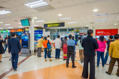 Bangkok, Tayland - 01 Şubat 2018: İç görünüm Bangkok Uluslararası Havaalanı içinde kimliği belirsiz turist, Kuzey Tayland ana havaalanıdır