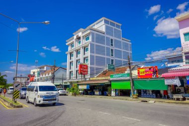 Krabi, Tayland - 19 Şubat 2018: Bir Krabi town traffict ve bazı binalarda Merkezi Krabi Town açık görünüm