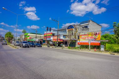 Krabi, Tayland - 19 Şubat 2018: Bir Krabi town traffict ve bazı binalarda Merkezi Krabi Town açık görünüm