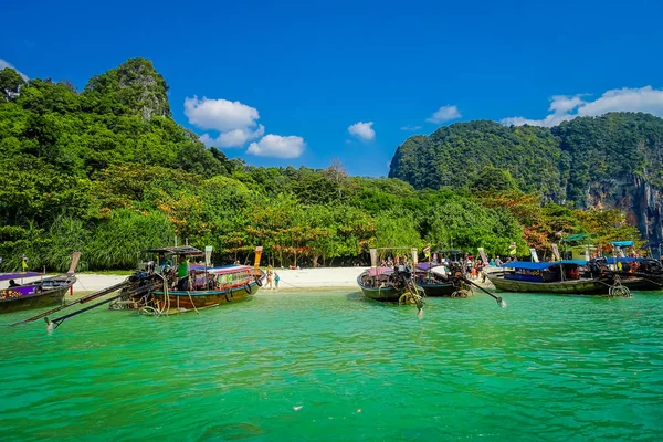 PHRA NANG, THAILAND - FEBRUARY 09, 2018: Beautiful view of long tail boat in a row in Thailand, standing on Phra nang island in a gorgeous sunny day and turquoise water — Stock Photo, Image