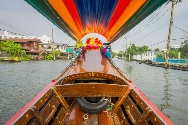 İç görünümünü uzun bir kuyruk tekne yai kanal veya Khlong Bang Luang turistik Tayland yelken Açık Manzaralı — Stok fotoğraf