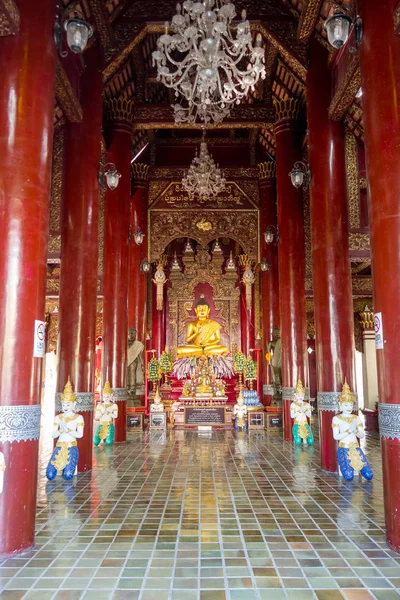 방콕, 태국, 2018 년 3 월 6 일: 왓 포의 실내 보기, 로얄 사원이 만들어집니다 첫 번째 왕, 방콕, 태국에 있는 동안 — 스톡 사진