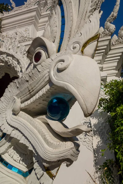 BANGKOK, THAILAND, FEBRUARY 08, 2018: Close up of stone bird statue at the Linh Ung Pagoda — Stock Photo, Image