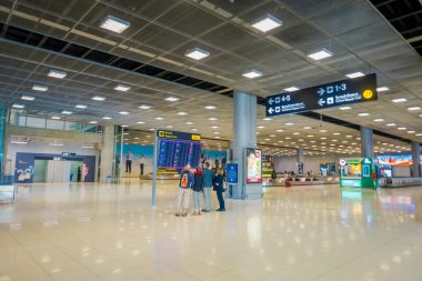 Bangkok, Tayland - 01 Şubat 2018: Kapalı Bagaj talep alan, Bangkok Uluslararası Havaalanı içinde bilgilendirici bir iz kontrol turistler bu Kuzey ana havaalanında görülmektedir