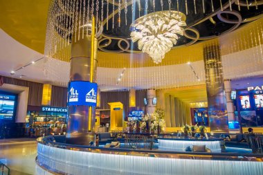 Bangkok, Tayland, 02 Şubat 2018: Siam Paragon alışveriş merkezi kapalı görünümünü. 16 ekranlar ve 5000 koltuk ile Cineplex Thailands en büyük film olduğunu