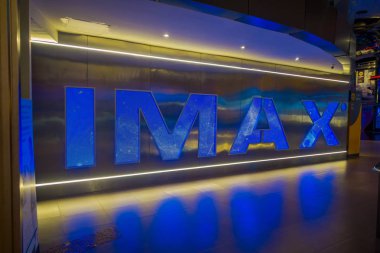 Bangkok, Tayland, 02 Şubat 2018: Kapalı görünümü bir duvar Siam Paragon alışveriş merkezi içinde IMAX kelimelerin. 16 ekranlar ve 5000 koltuk ile Cineplex Thailands en büyük film olduğunu