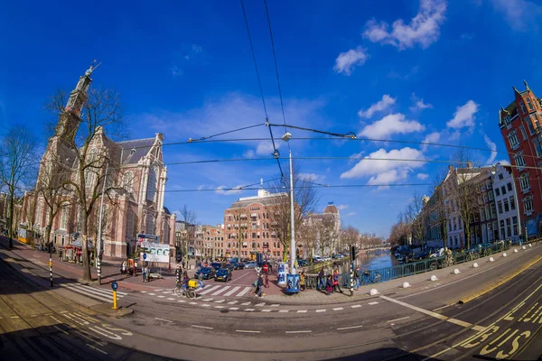 AMSTERDÃO, PAÍSES BAIXOS, MARÇO, 10 2018: Vista ao ar livre da fachada do Centro Comercial Magna Plaza, no coração de Amesterdão — Fotografia de Stock