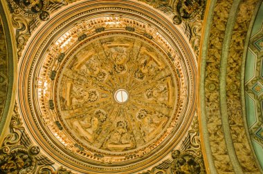 Quito, Ekvator, 22 Şubat 2018: La Catedral kilise çatı katındaki Quitos Katedrali, Ekvator içinde kapalı görünüm