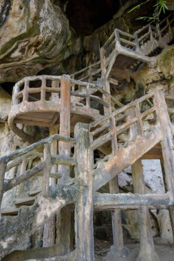 Eski mağara Khao khanabnam Krabi il, Tayland girin, sarhoş merdiven açık görünüm