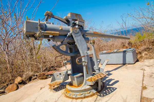 サン ・ クリストバル ガラパゴス諸島で、古い大砲します。 — ストック写真