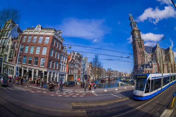 HOUSTON, USA- 10 MARZO 2018: Vista esterna di Amsterdam Tram è una rete tranviaria gestita dall'operatore municipale dei trasporti pubblici GVB, Amsterdam — Foto Stock