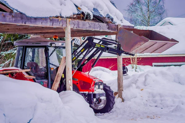 Valdres, Norway - March 26, 2018: Outdoor view of small truck under a wooden hut protecting from heavy snow in Norway — Stock Photo, Image