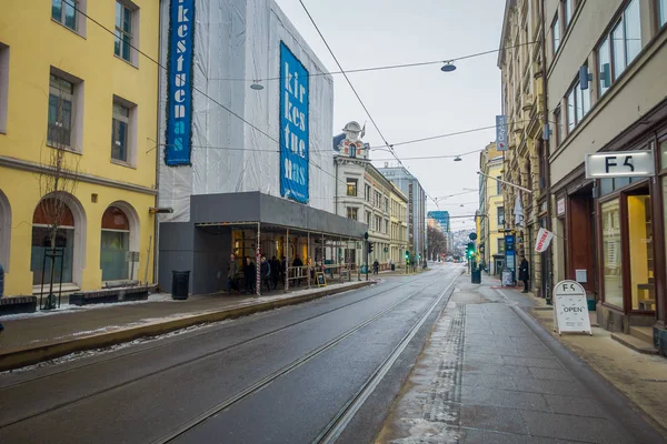 OSLO, NORVÈGE - 26 MARS 2018 : Vue extérieure des lignes de tramway dans le sol à Oslo en Norvège — Photo