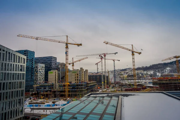 Oslo, Norwegia-Marzec, 26, 2018: widok na zewnątrz miasta i nowych budynków w budownictwie z Ski Jump, z siedzibą w Oslo, Norwegia — Zdjęcie stockowe