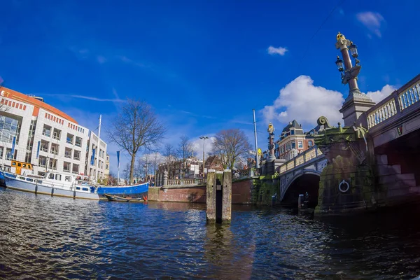 Amszterdam, Hollandia, március, 10 2018: Szabadtéri nézet a holland nemzeti Opera balett. A Stopera épülete egy komplex, az Amszterdami városháza és a holland nemzeti Opera balett — Stock Fotó
