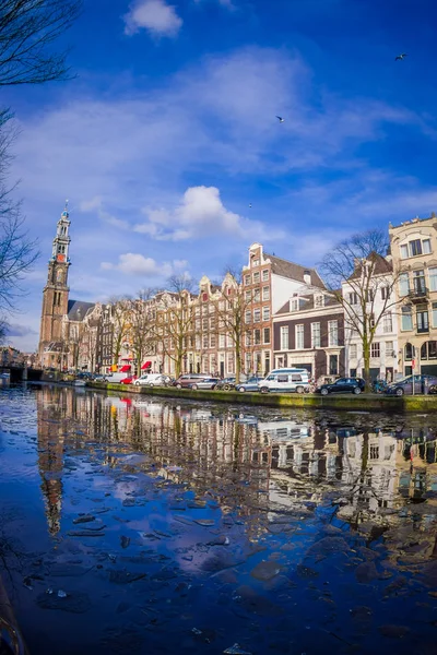 Amsterdam, Nederländerna, mars, 10 2018: Utomhus utsikt över tornet av kyrkan Westerkerk i Amsterdam, Nederländerna — Stockfoto