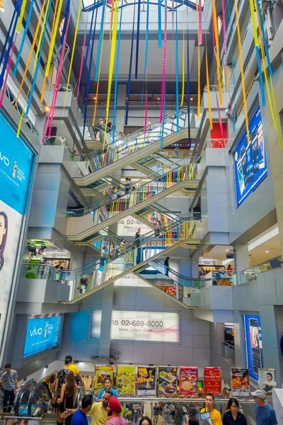 BANGKOK, THAILANDIA, 08 FEBBRAIO 2018: Vista interna del centro commerciale MBK, uno dei centri commerciali più visitati di Bangok. MBK centro commerciale è un luogo popolare per passeggiate — Foto Stock