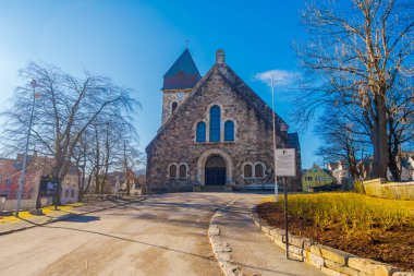 Alesund, Norveç - 04 Nisan 2018: Güzel açık görünüm Alesund kilise, Kirkegata