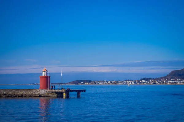 Phare en mer de Norvège près d'Alesund — Photo