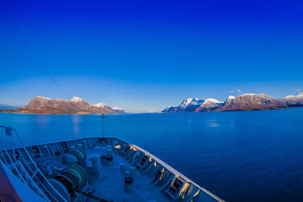 Außenansicht des Hurtigruten-Schiffes Kreuzfahrt, Vorderseite — Stockfoto
