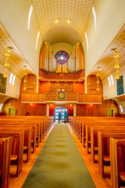 Bodo, Norveç - 09 Nisan 2018: Kapalı görünümünü insan resimleri ilçe içinde Bodo Katedrali Nordland'deki/daki oteller