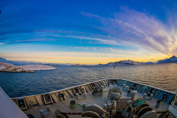 Vista ao ar livre do cruzeiro Hurtigruten Ship, frente — Fotografia de Stock