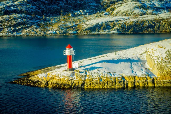 Bodo, Norvegia - 09 aprile 2018: Veduta esterna del paesaggio di un faro sulla costa di Bodos in Norvegia — Foto Stock