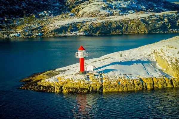 Bodo, Norvegia - 09 aprile 2018: Veduta esterna del paesaggio di un faro sulla costa di Bodos in Norvegia — Foto Stock