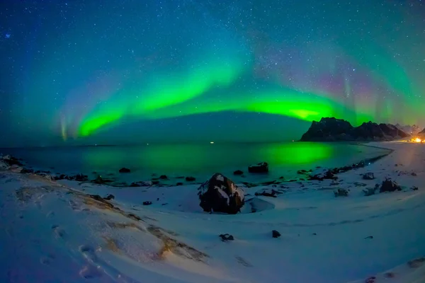 Beautiful picture of massive multicoloured vibrant Aurora Borealis, Aurora Polaris, also know as Northern Lights in the night blue sky over Lofoten Islands — Stock Photo, Image