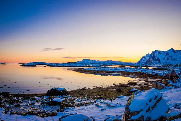 Vacker utomhus utsikt över snöiga vintern vid polcirkeln — Stockfoto