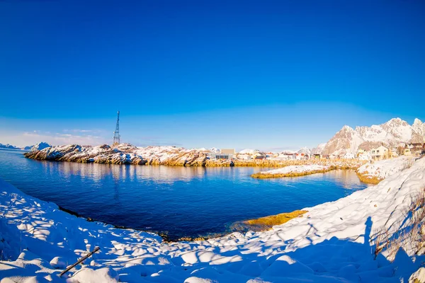 Henningsvaer miejscowości na wybrzeżu w regionie Lofoten — Zdjęcie stockowe