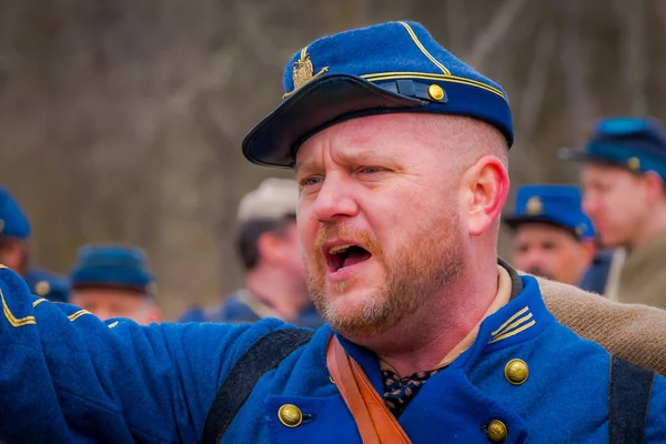 Moorpark, Usa - April, 18, 2018: Porträtt av man bär uniform som representerar den Civil War Reenactment i Moorpark, den största strid reenactment — Stockfoto