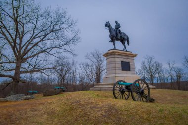 Gettysburg, ABD - Nisan, 18, 2018: Base bazı topuyla Gettysburg, at sırtında bir asker heykeli