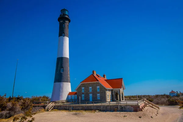 LONG ISLAND, USA, APRIL, 17, 2018: Outdoor view of Montauk Point Lighthouse, the oldest lighthouse in New York State — Stock Photo, Image