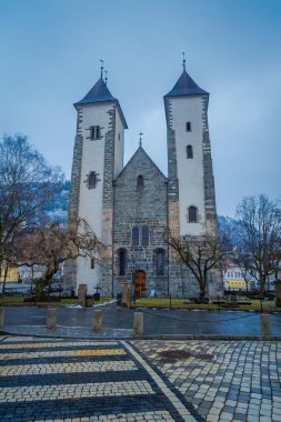 Bergen, Norveç - 03 Nisan 2018: Güzel Aziz Meryem Kilisesi Bergen, Norveç