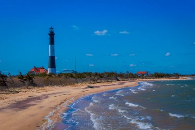 Atlantik Okyanusu dalgaları Montauk nokta ışık, deniz feneri, plaj açık görünüm Long Island, New York, Suffolk ilçesinde bulunan
