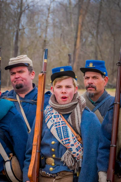 Moorpark, Usa - April, 18, 2018: Grupp av militära bär blå uniform som representerar inbördeskriget Reenactment i Moorpark, den största strid reenactment väster om Mississippi — Stockfoto