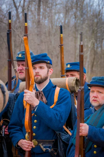 Moorpark, Usa - April, 18, 2018: Grupp av militära bär blå uniform som representerar inbördeskriget Reenactment i Moorpark, den största strid reenactment väster om Mississippi — Stockfoto