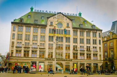 Amsterdam, Hollanda, Nisan, 23 2018: Madame Tussauds balmumu müzesine Amsterdam, Hollanda, açık görünümü. Mumya ünlü isimlerinden görüntüleme önemli bir turistik 's