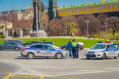 Moskova, Rusya - Nisan, 24, 2018: açık görünümünde polis arabası kırmızı kare üzerinde güneşli bir günde, Rusya'da Moskova