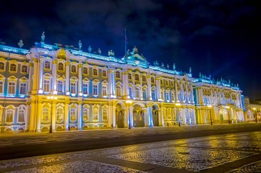 St Petersburg, Rusya, 02 Mayıs 2018: Kış Sarayı Hermitage Saint Petersburg City gece açık görünüm